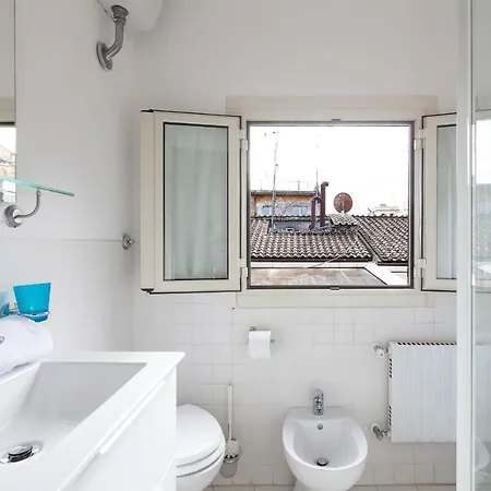 Lovely Flat W/terrace Few Steps From Spanish Steps アパート *